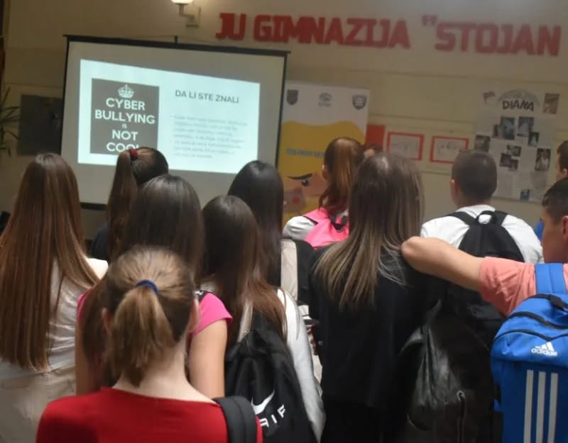 ALFA Centar o sajber nasilju sa preko 400 nikšićkih srednjoškolaca