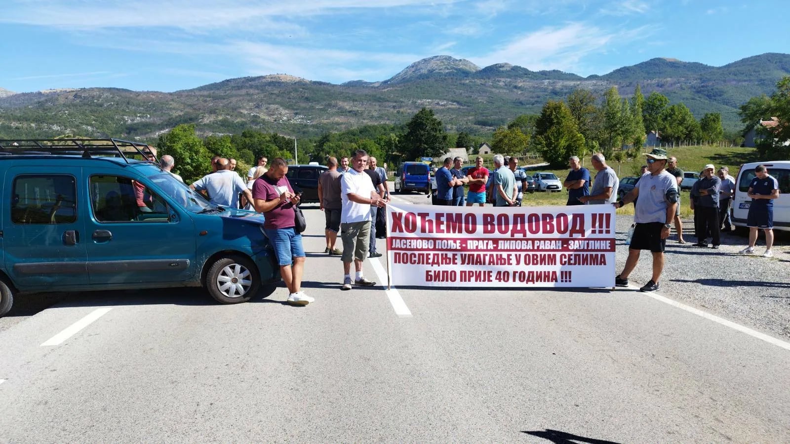 Blokirali put Nikšić-Plužine: Do srijede čekaju odgovor iz Opštine