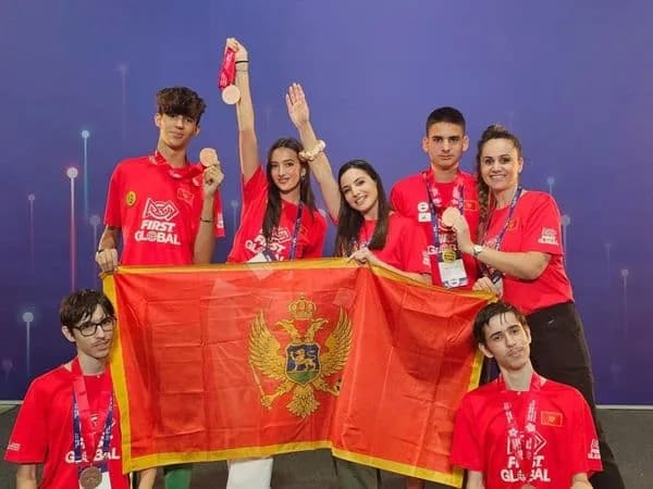 Mladi crnogorski robotičari osvojili treće mjesto na Olimpijadi u Singapuru