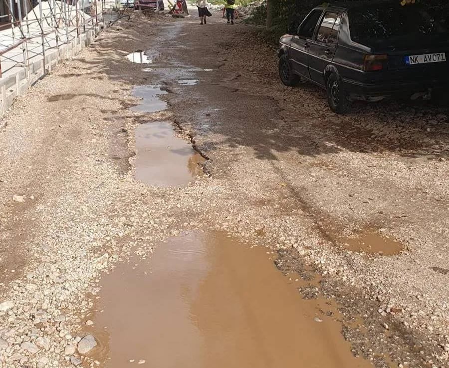 ČITAOCI ŠALJU: Dok se ne završi postupak eksproprijacije, da se ulica djelimično sanira