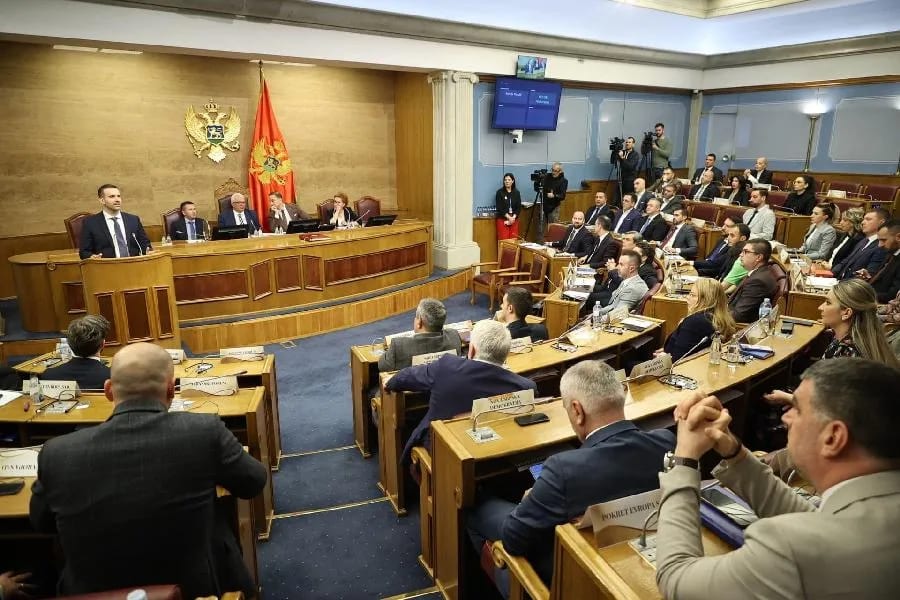 Parlament o tri zakona možda već sredinom januara