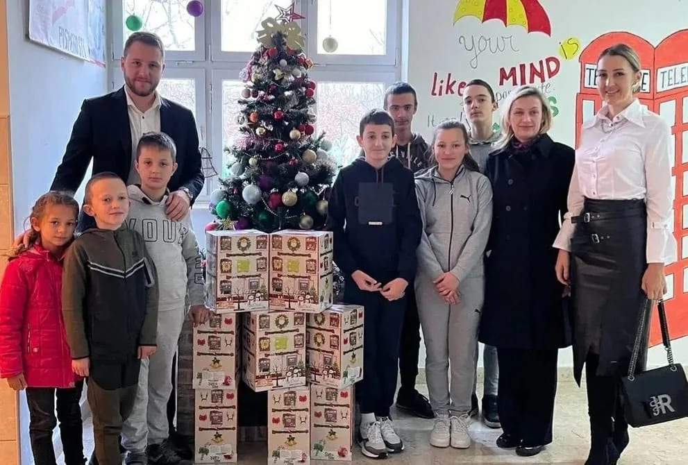 Opština podijelila više od 300 novogodišnjih paketića za osnovce