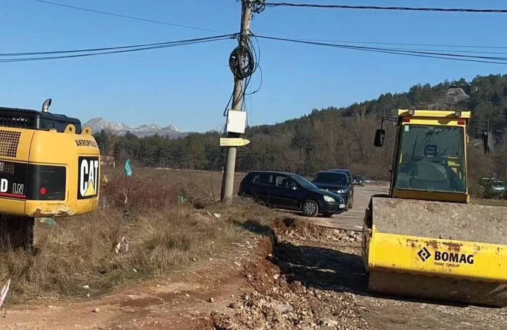 Rekonstrukcija Ulice Voja Deretića: Predviđene pješačke staze i rasvjeta, vrijednost radova 440.000 eura