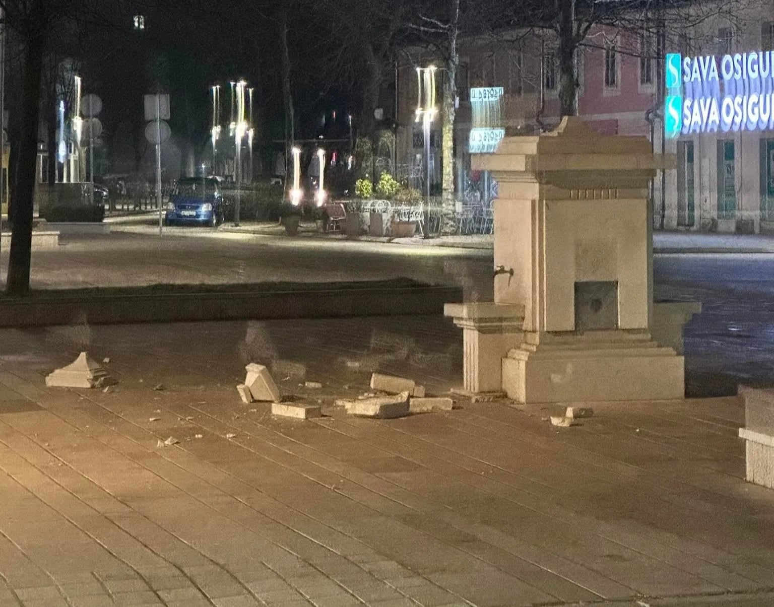 Identifikovan maloljetnik koji je oštetio česmu na Trgu slobode