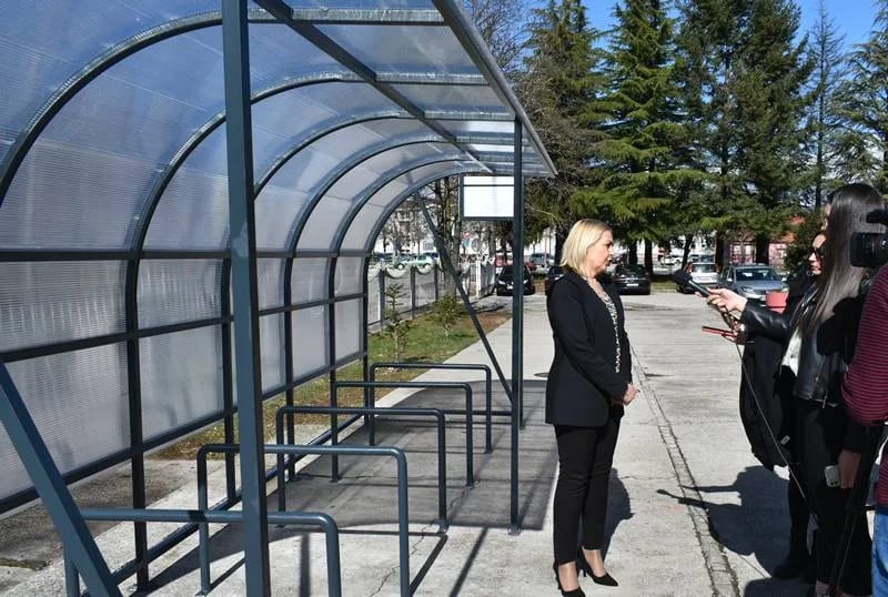 Natkriveni parking za bicikla za OŠ "Mileva Lajović Lalatović"