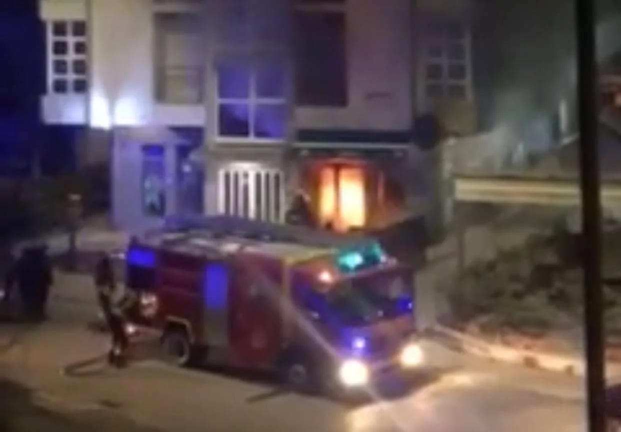Gorio “Padrino”, vatrogasci zaustavili širenje požara ka stanovima (Video)