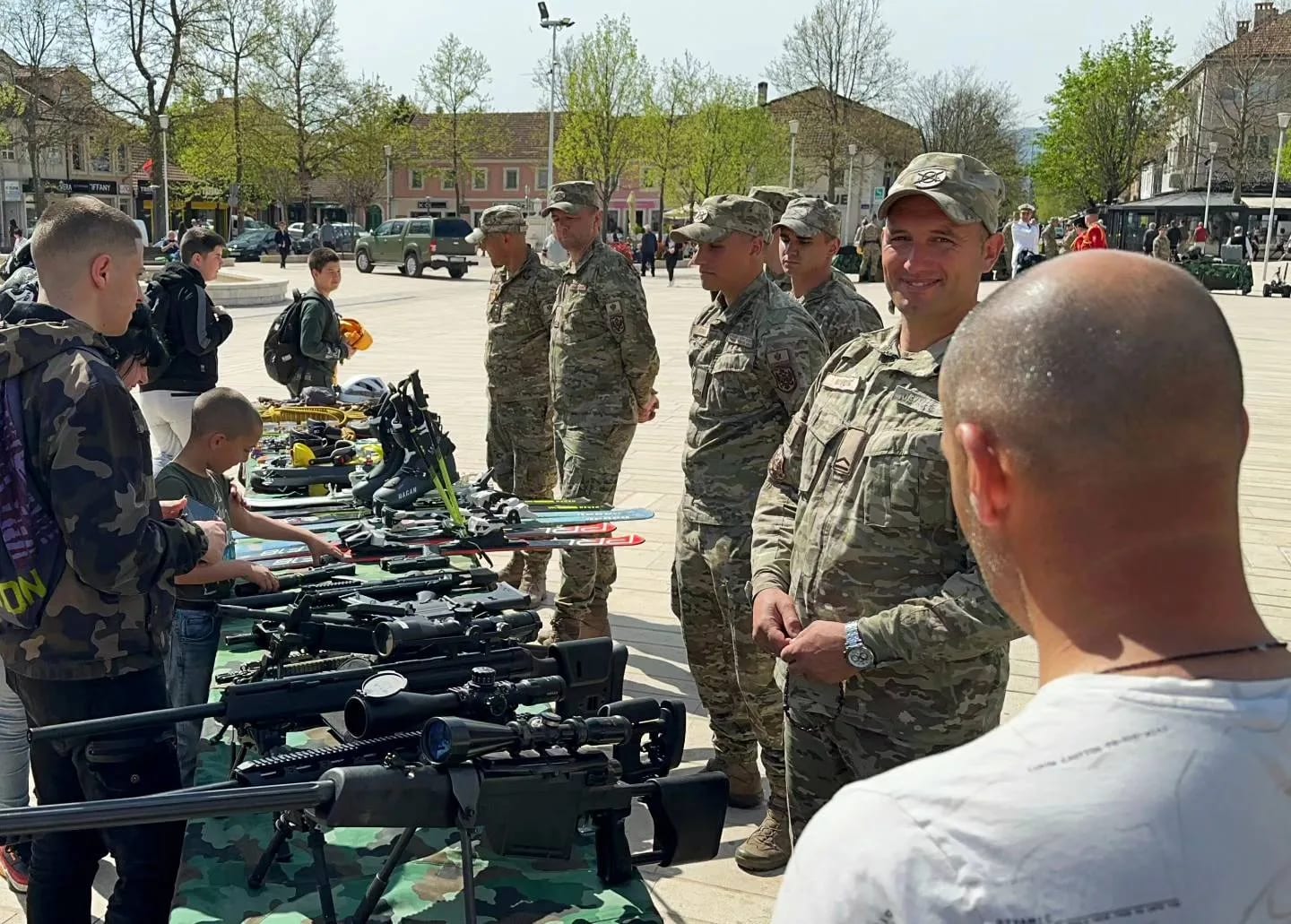(FOTO) Manifestacija “Vojska u vašem gradu” na Trgu