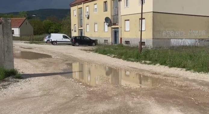 Opština ne ulaže u naselje Humci: Bez parkova i rasvjete više od pola vijeka