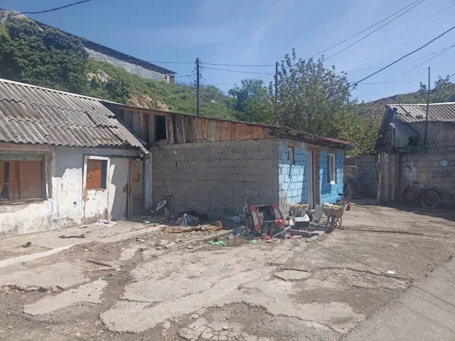 Romi iz naselja Brlja žive u leglu zaraze