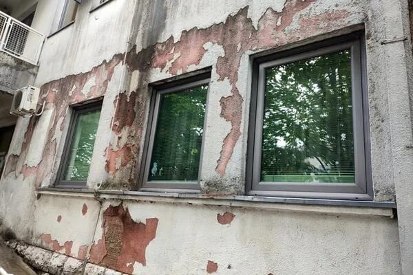 Fasada sa zgrade Dječjeg dispanzera opada, u sobama vlaga
