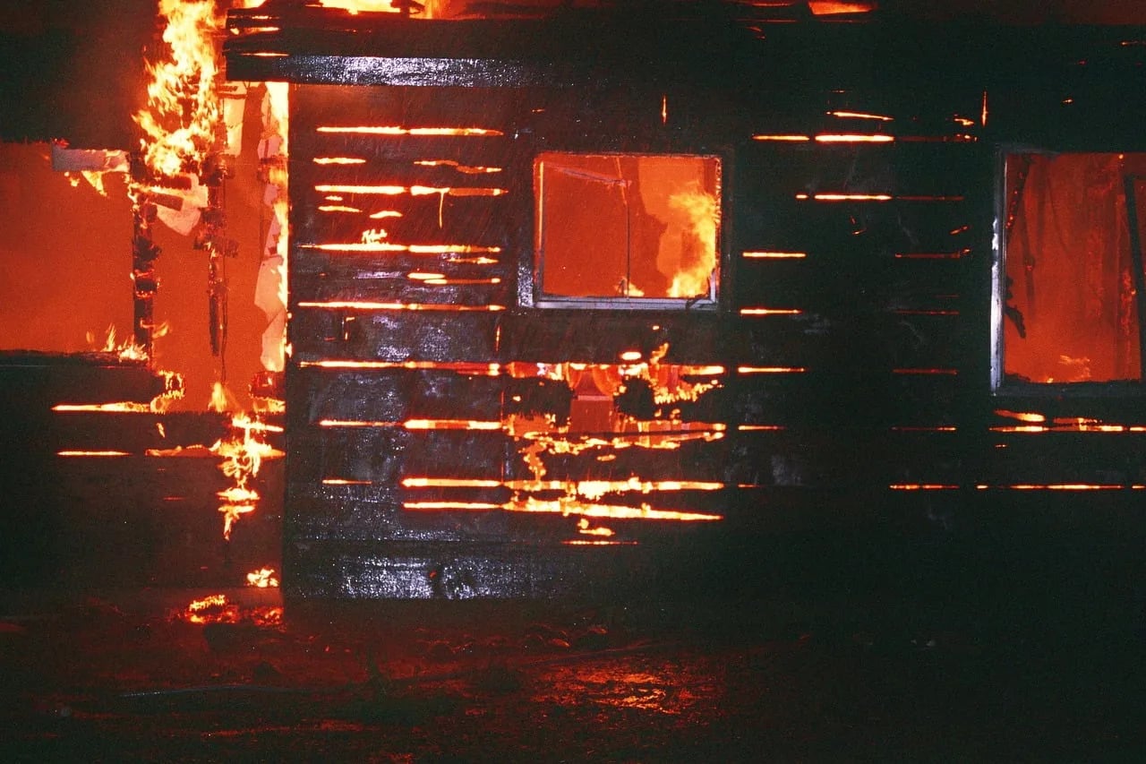 Izazvao požar na kući kako bi dobio novac od osiguranja?