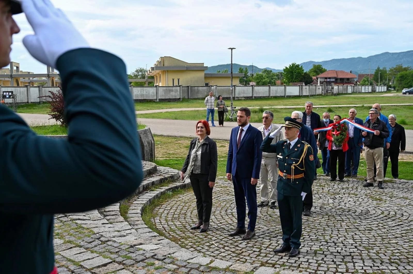 Vuković položio vijenac na Spomenik palim borcima