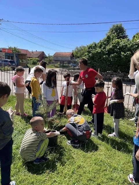 NVU Putevima predaka i mališani vrtića ''Sunce'' obilježili Evropski dan parkova