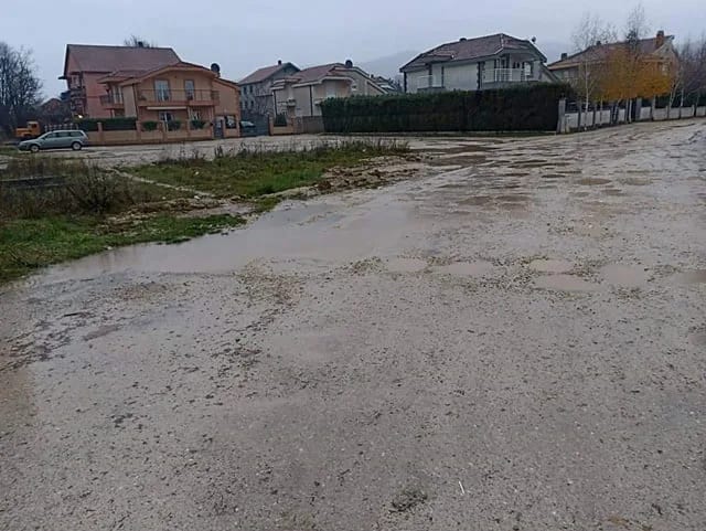 FOTO: Ulicu u Rudom Polju kiša pretvori u lokvu
