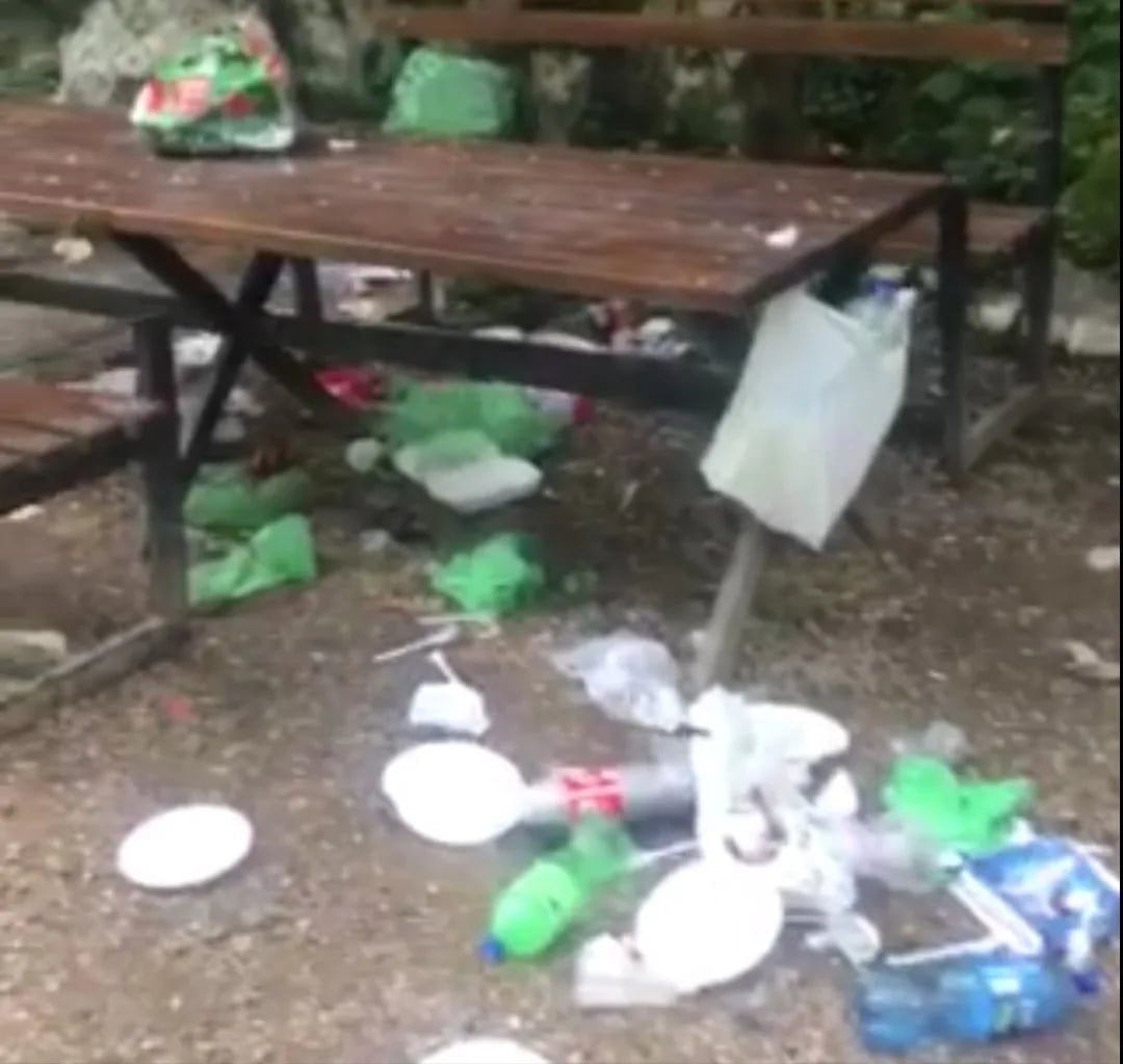 (VIDEO) Blace zatrpane smećem: "Slika vaspitanja i obrazovnog sistema"