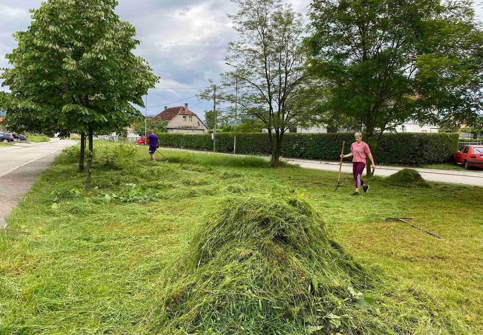 (FOTO) Akcija mještana u Humcima: Uredili zeleno ostrvo