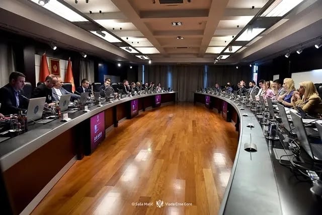 Vlada otkupljuje akcije u vlasništvu manjinskih akcionara ŽPCG i OŽVS