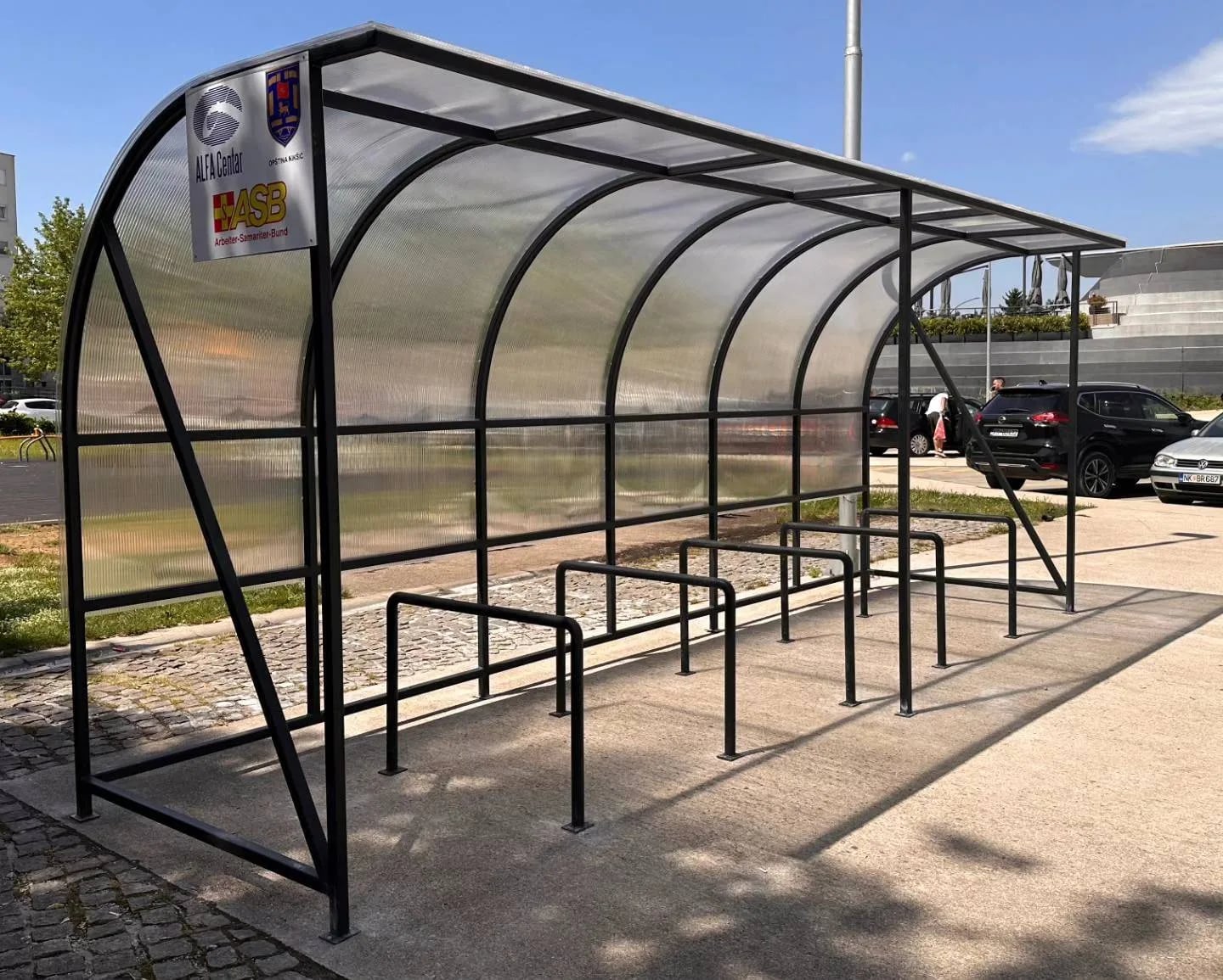 Postavljen parking za bicikla kod Doma revolucije