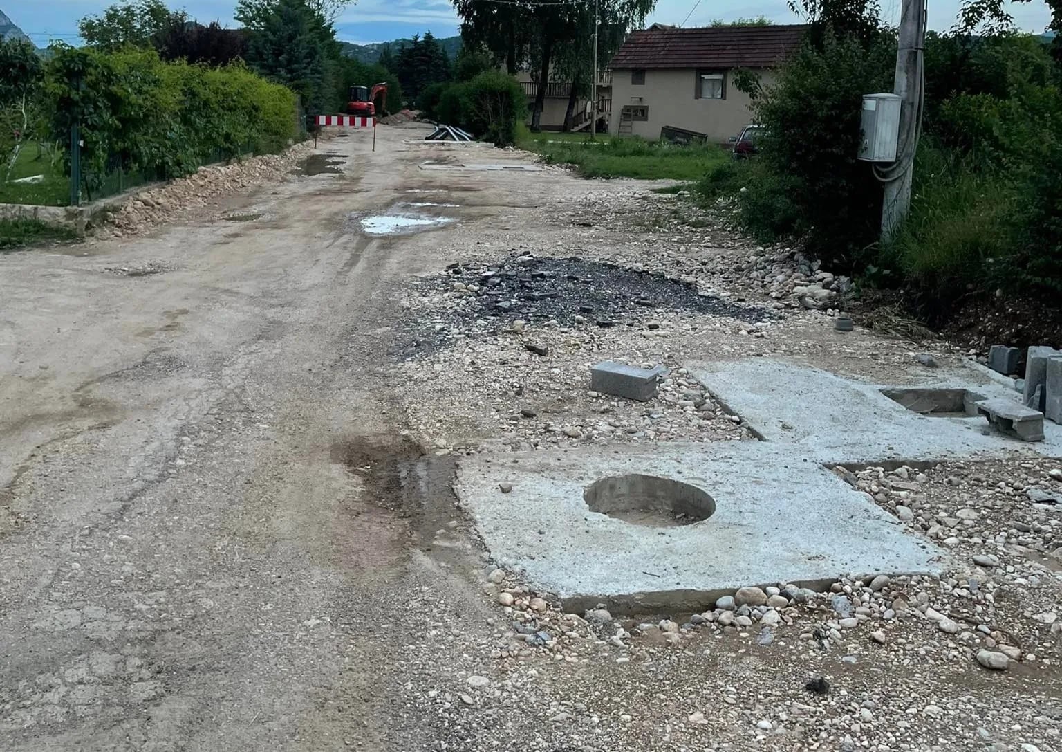 Čitaoci šalju: U Školskoj ulici u Kličevu početni radovi ostavili nebezbjedan put
