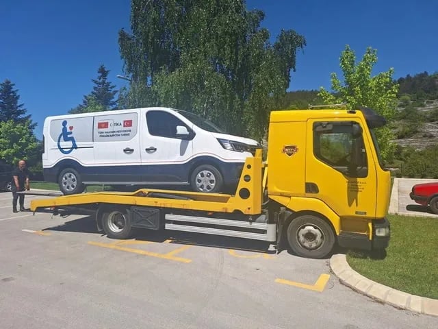 TIKA donirala vozilo za prevoz osoba sa invaliditetom