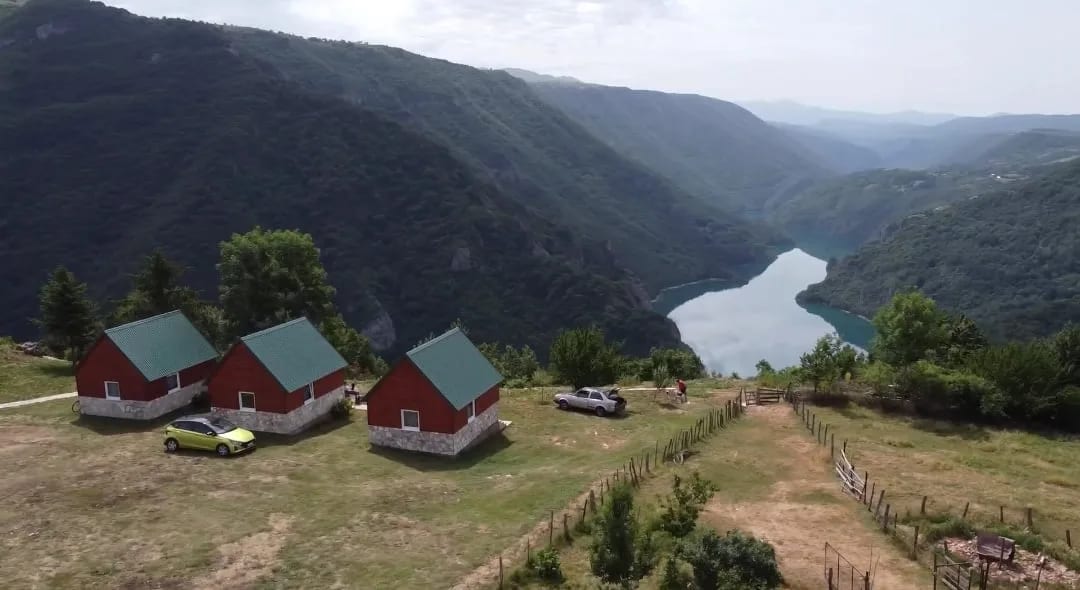 (VIDEO) BIRAJMO NIKŠIĆKO: Predstavljamo vam Rural resort "Tron"