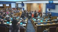 Premijerski sat nije održan, DPS blokirao govornicu