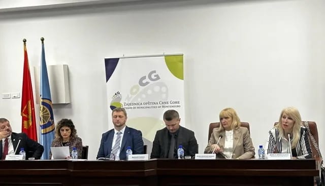 Zajednica opština: Ne može ministarstvo opštini dati status grada