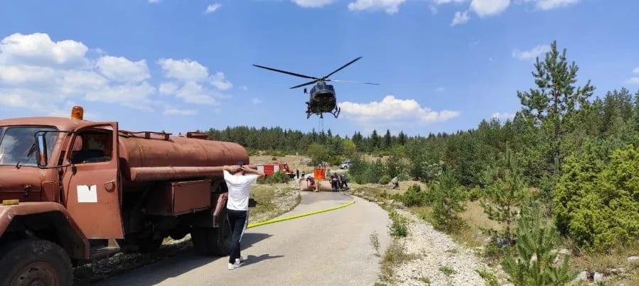Helikopter VCG gasio požar u Plužinama