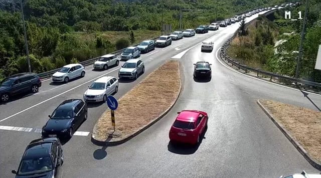Saobraća se nesmetano, očekuje se pojačana frekvencija vozila