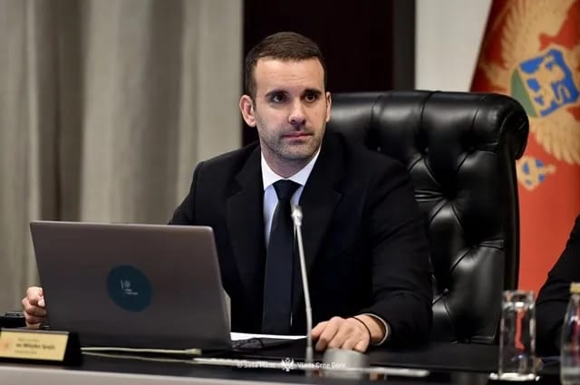 "Neizgrađeni putevi su tu preko 80 godina, tek popravljamo užasnu situaciju"