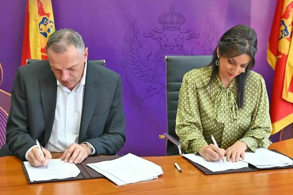 Potpisan ugovor kojim se uvećavaju zarade prosvjetnim radnicima