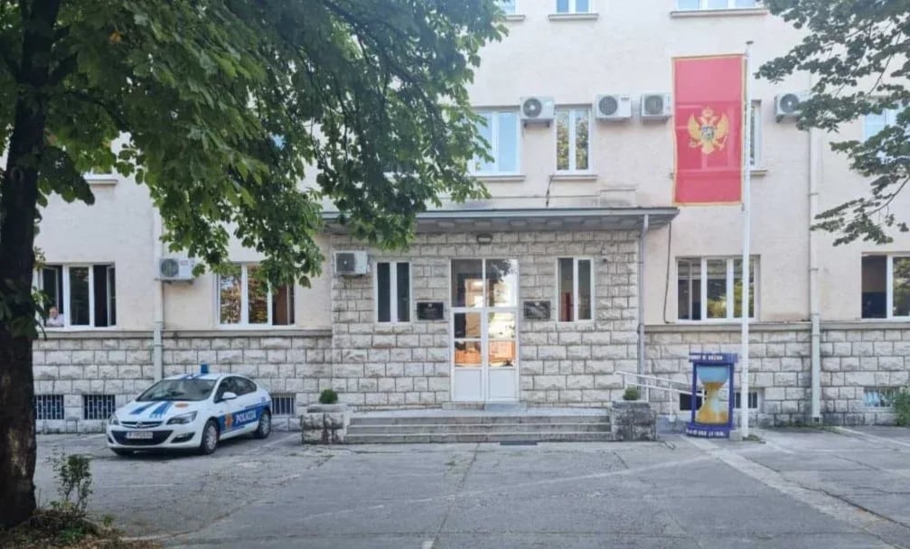 Zadržavanje do 72 sata osumnjičenom za prijetnje supruzi i kćerki