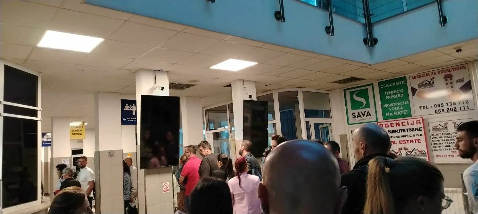 ČITAOCI ŠALJU: Voz nije došao, autobusi izostali: Putnici iz Nikšića ostali bez prevoza za Podgoricu