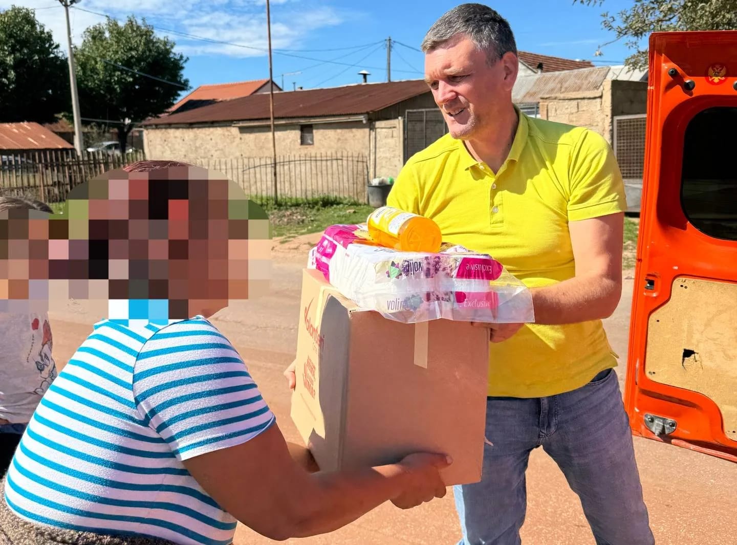 Volonteri Crne Gore podijelili 150 paketa pomoći