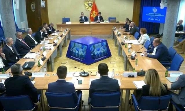 Građani će plaćati tri centa po litru goriva do formiranja rezervi 2029. godine