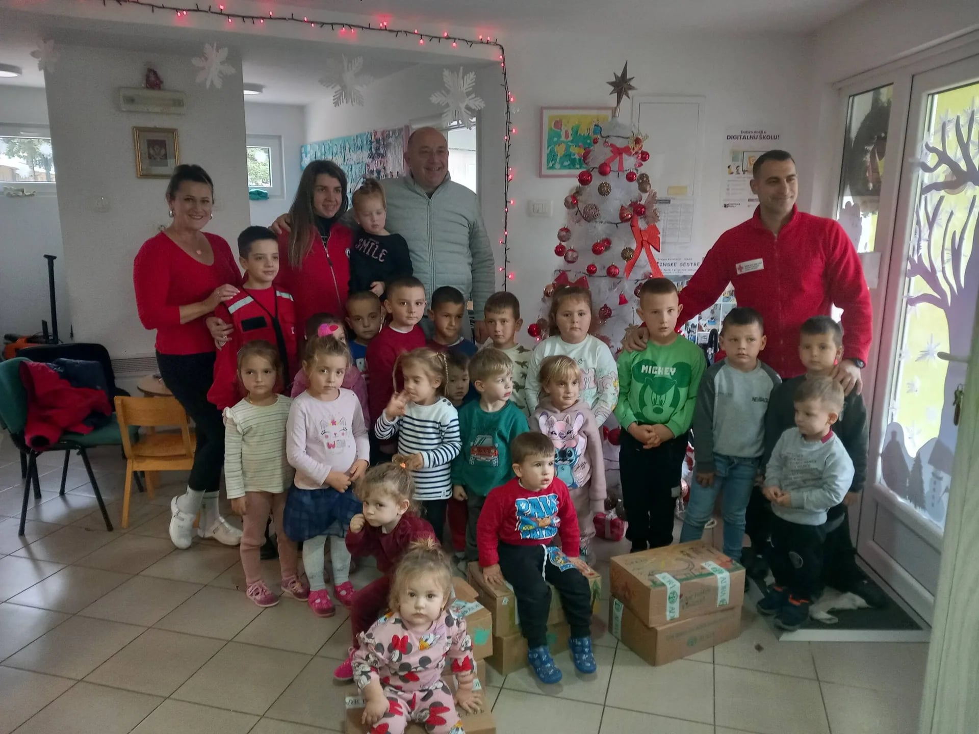 Novogodišnji paketići za mališane u vrtiću "Mačak"