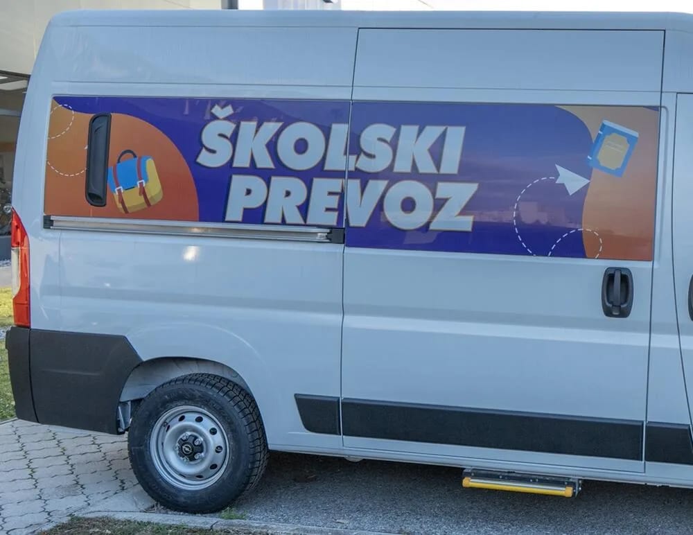 Tri osnovne škole u Nikšiću dobile nova vozila