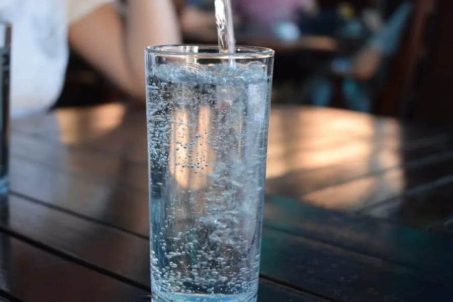 Da li je zdravo piti vodu ujutru, čim se probudimo
