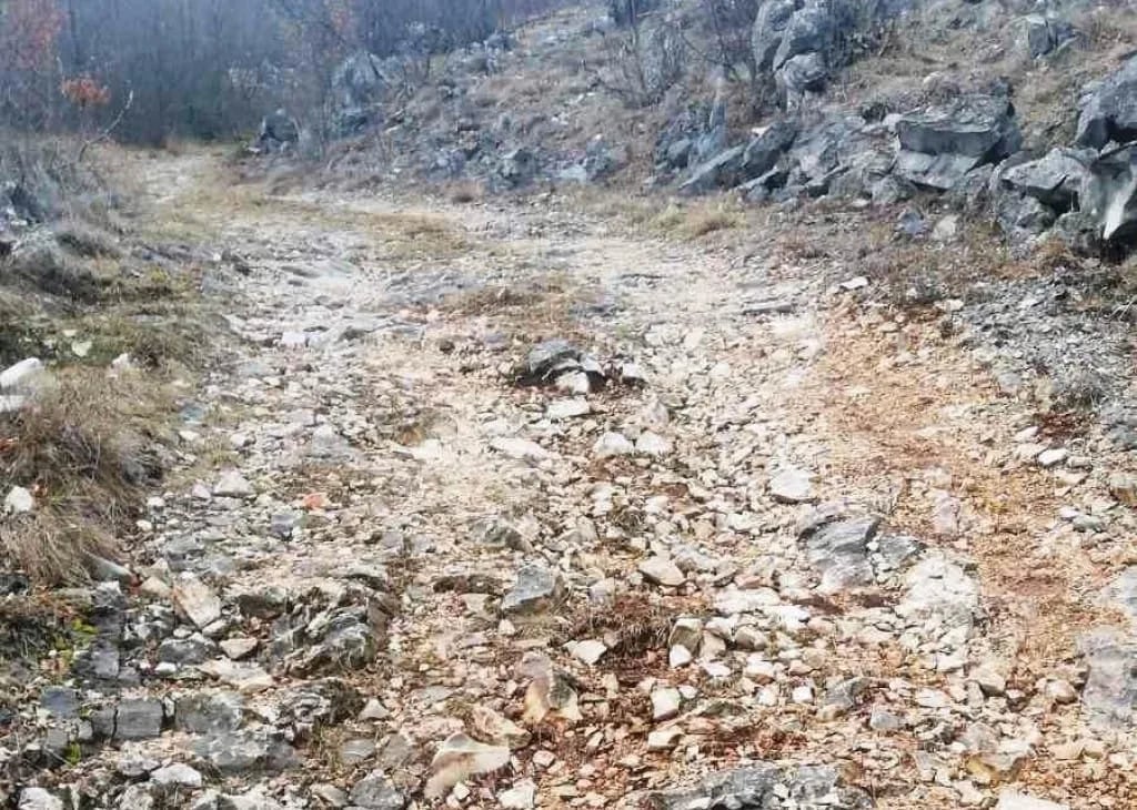 Mještani najavili blokadu magistrale Nikšić-Vilusi: Zahtijevaju asfaltiranje 12 kilometara puta