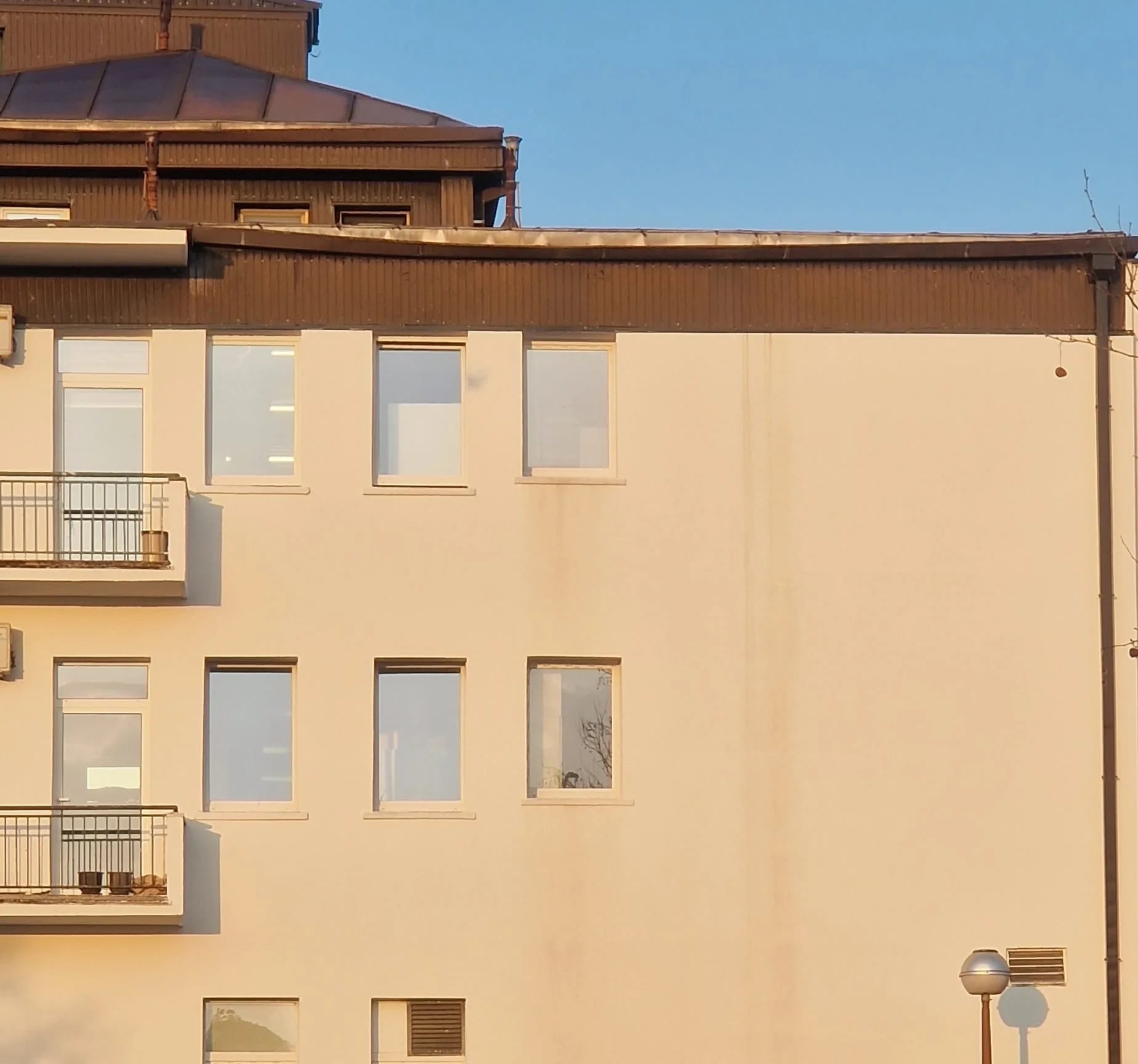 ČITAOCI ŠALJU: Uzalud saniraju fasadu, prvo neka poprave oluke