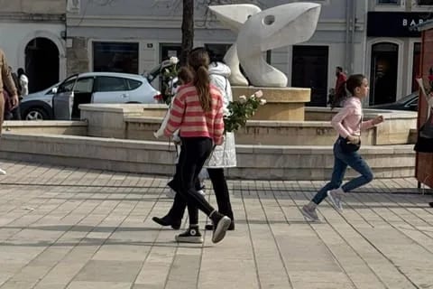 NVO Izvor života poklonila 300 ruža