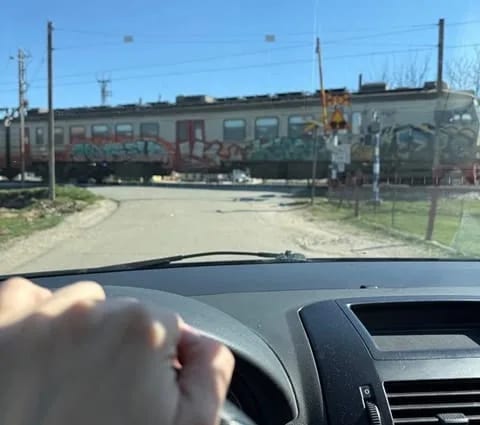 Čitaoci šalju: Voz prolazi, rampa podignuta