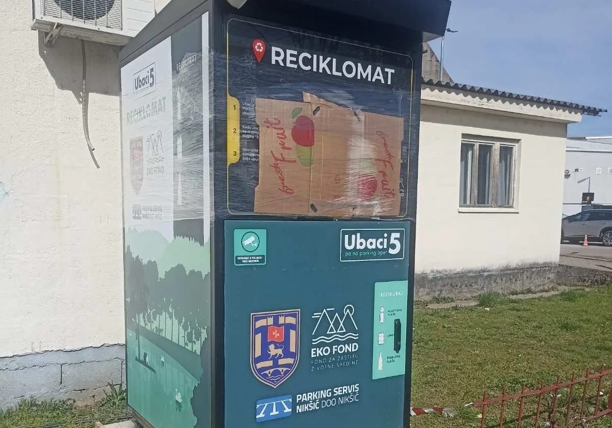 Postavljen prvi reciklomat: Sat besplatnog parkinga za pet plastičnih ambalaža