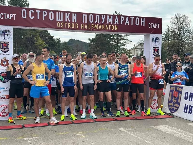 UP: Oko 500 učesnika na 8. Ostroškom polumaratonu, sve protiče u miru