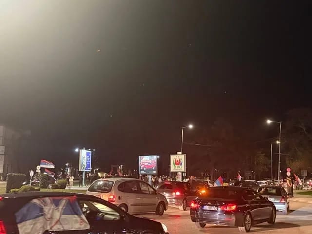 Na osnovu 98 odsto prebrojanih glasova: DPS 16 mandata, ZBNK 15, PES pet, Demokrate tri, ES dva mandata