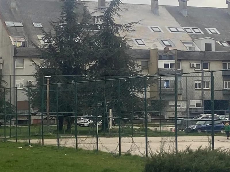 ČITAOCI ŠALJU: Nedostaju koševi, nema ograde...