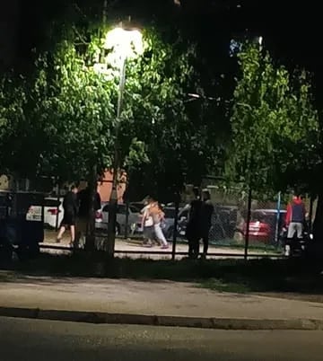 (FOTO) Ulični basket noću na nikšićkim terenima
