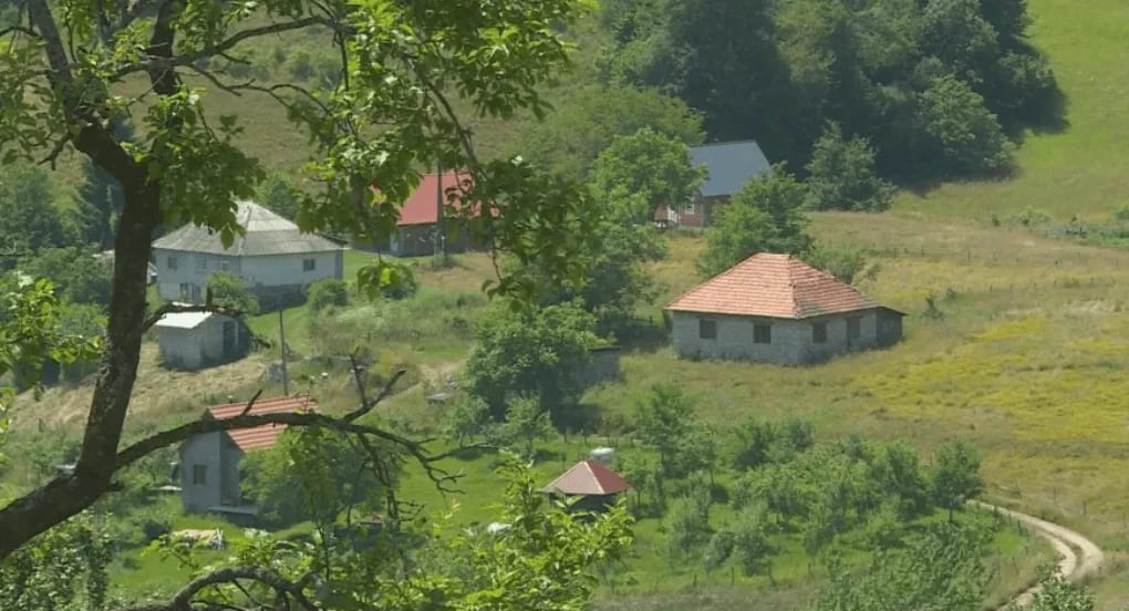 Selu Timar treba i vode i struje, ostaje samo onaj ko nema gdje