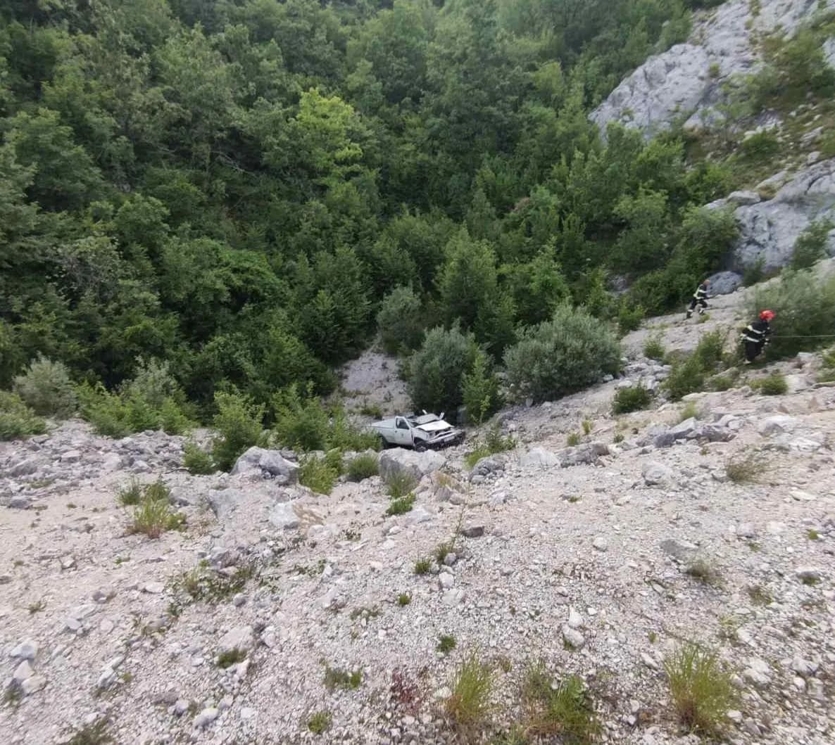 Vozilo Crvenog krsta sletjelo sa puta, jedna osoba povrijeđena