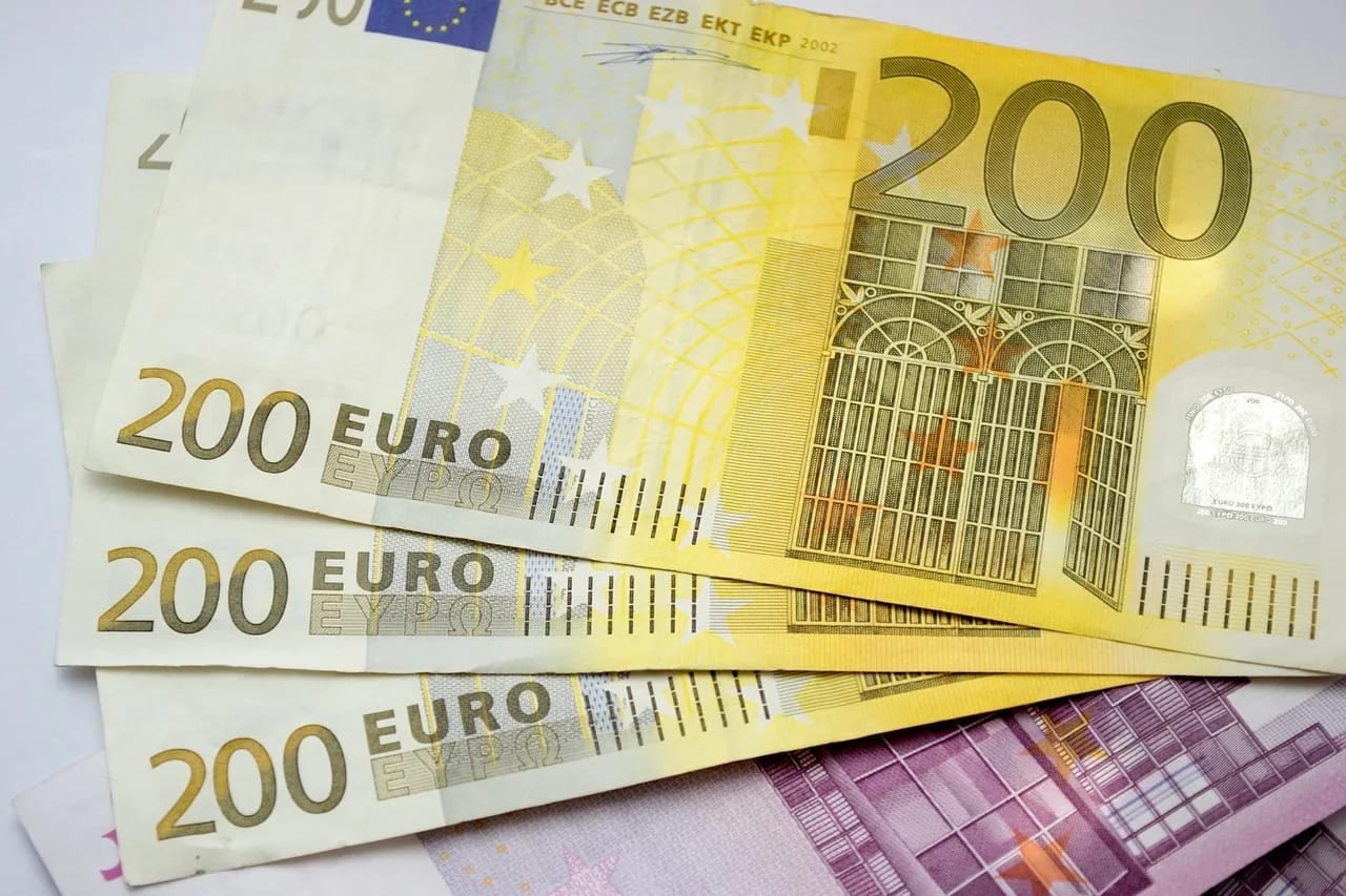 Uhapšen zbog falsifikovanja novca, u promet pustio lažnu novčanicu od 200 eura